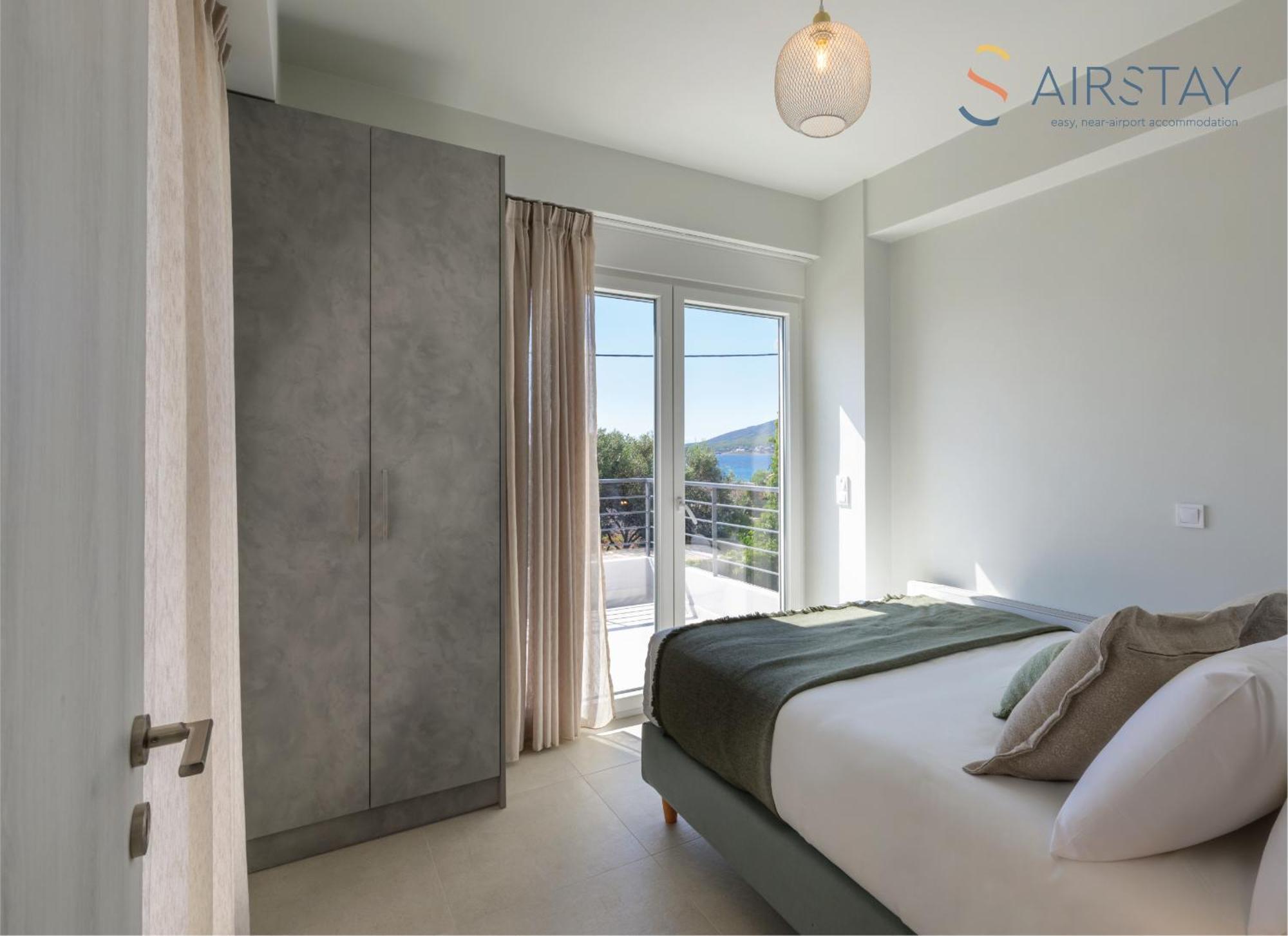 Komos Villas Airport By Airstay Луца Экстерьер фото